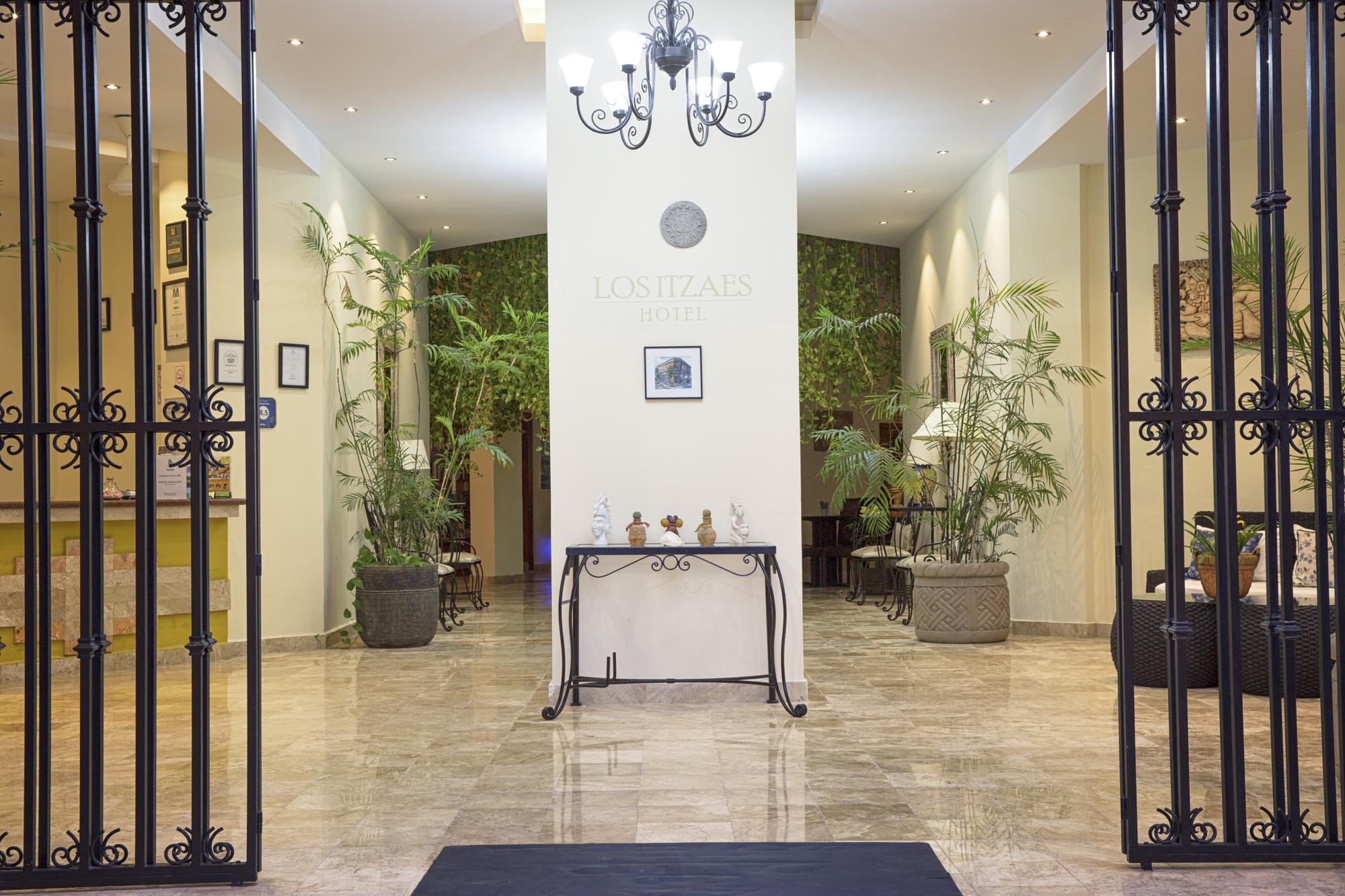 Hotel Los Itzaes By 5Th Av Плая дел Кармен Екстериор снимка